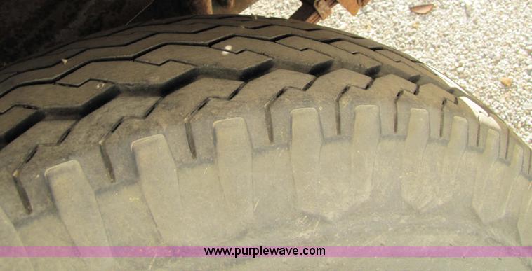 image for item 5188 1974 Ford F600 truck with dump bed