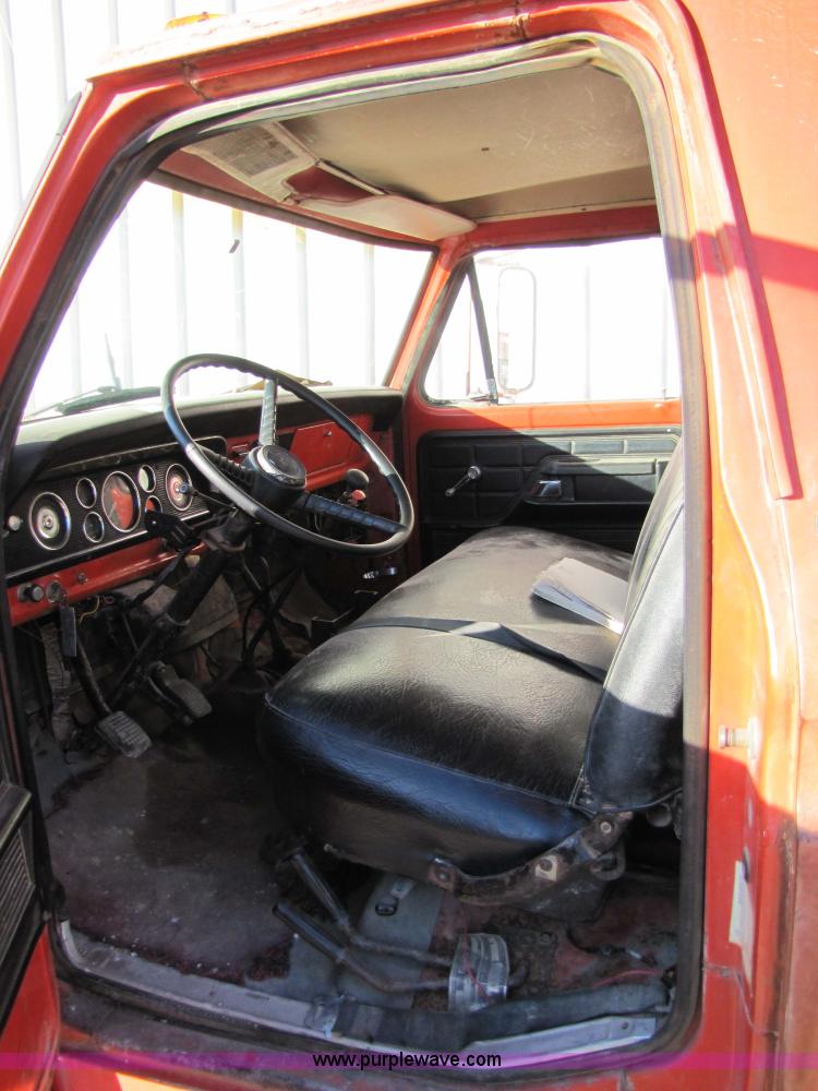 image for item 5188 1974 Ford F600 truck with dump bed
