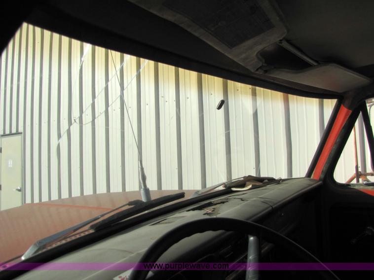 image for item 5188 1974 Ford F600 truck with dump bed