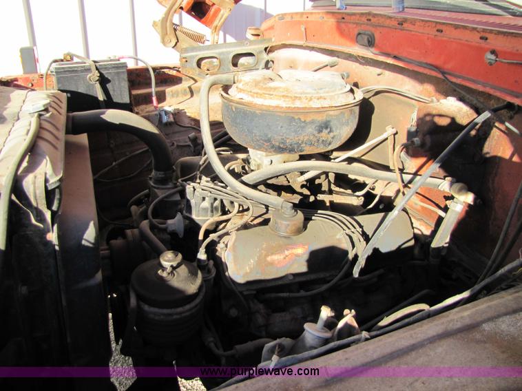 image for item 5188 1974 Ford F600 truck with dump bed