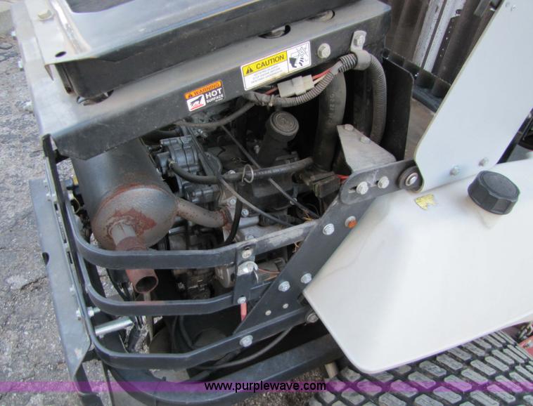 image for item 5236 1999 Ex Mark LZ22LKA604 Z-turn mower