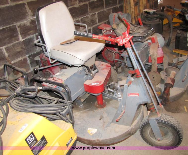 image for item 5238 1991 Heckendorn 73904 riding mower
