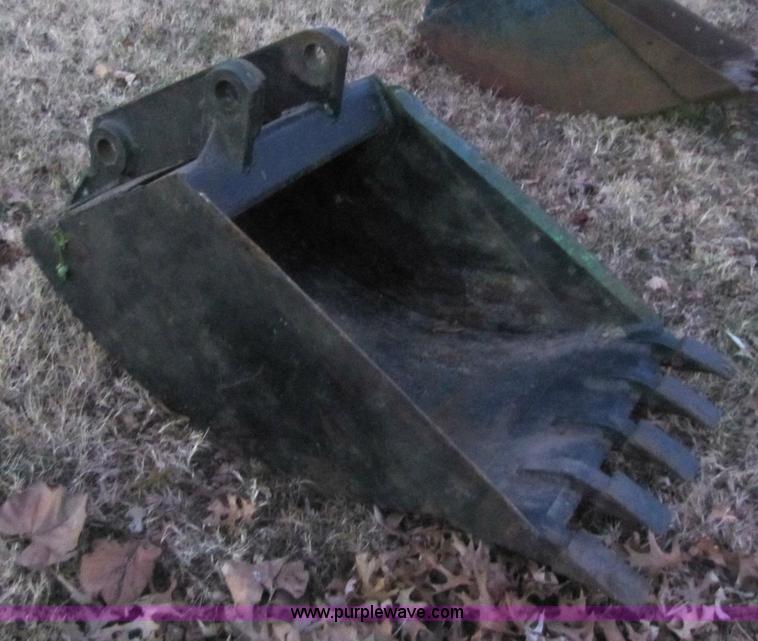 image for item 5242 24" five tooth backhoe bucket