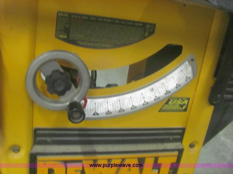 Dewalt DW746 10" table saw in Wichita, KS Item 6101 sold Purple Wave