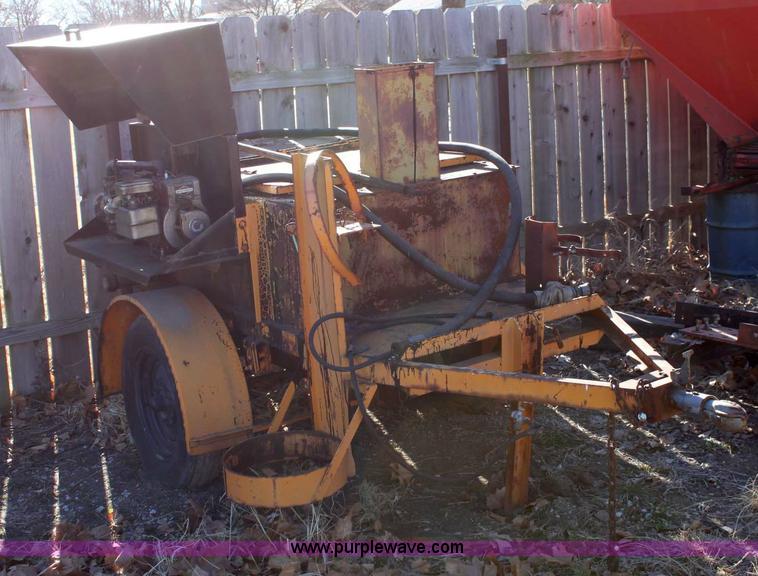 image for item 6131 Little Ford tar kettle