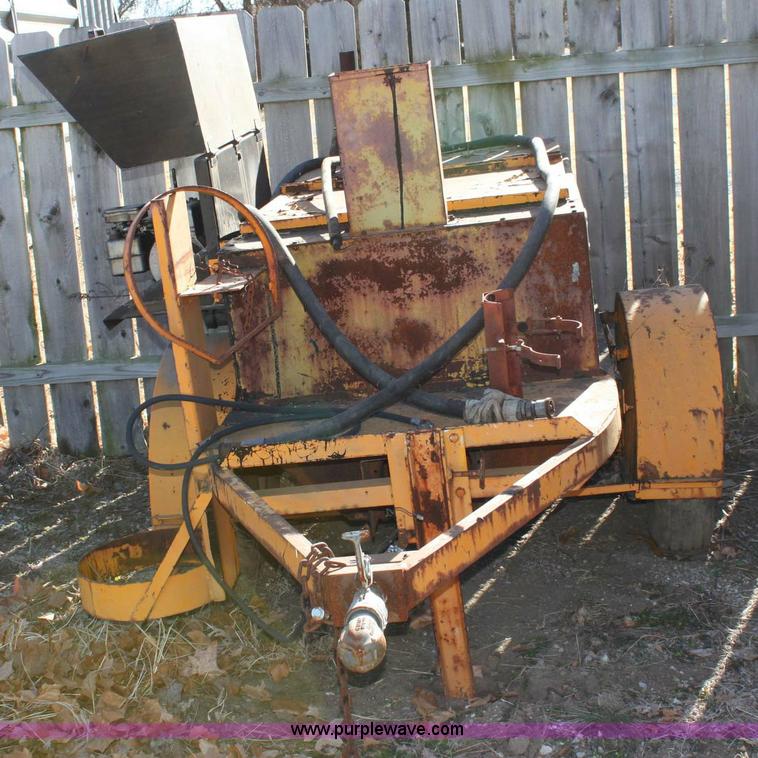 image for item 6131 Little Ford tar kettle