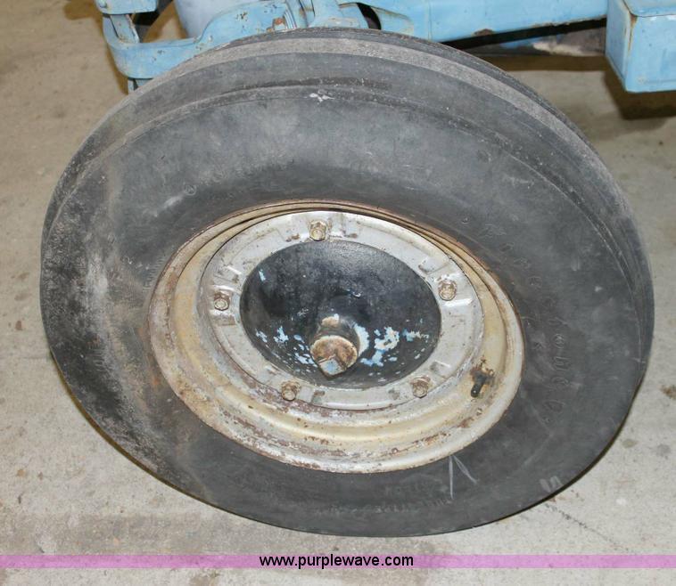 image for item 6133 Ford 9N tractor