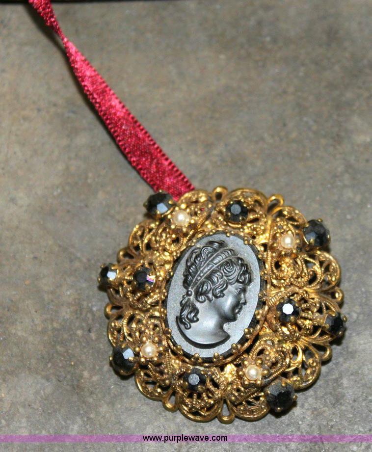 image for item 6156 Assorted household items