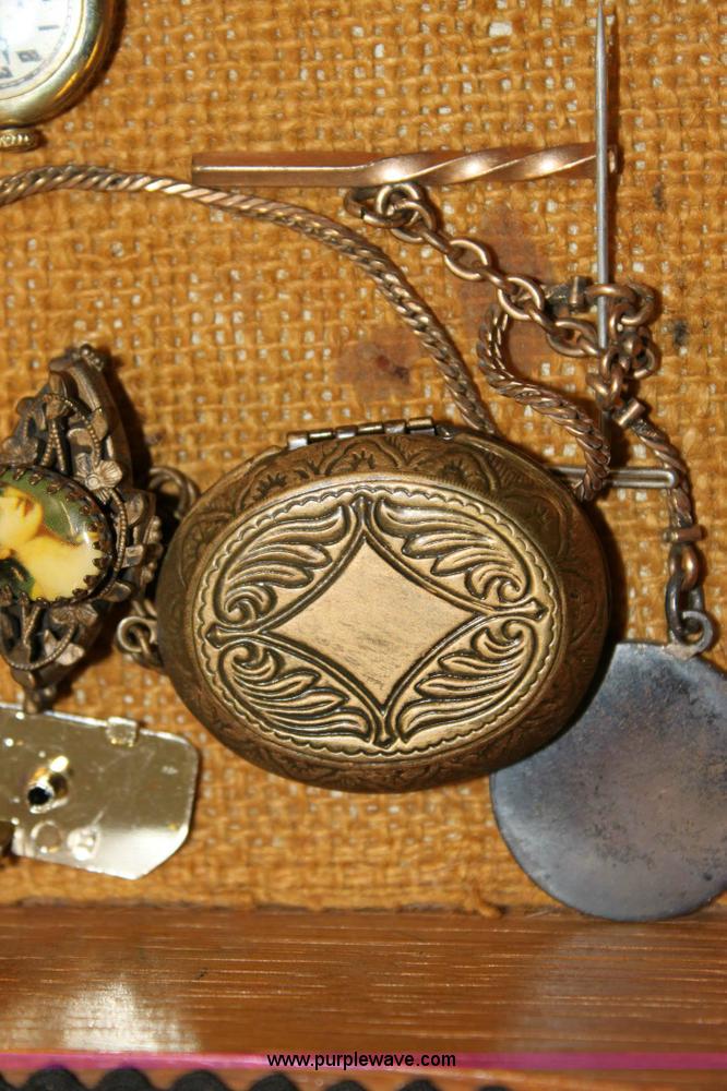 image for item 6156 Assorted household items