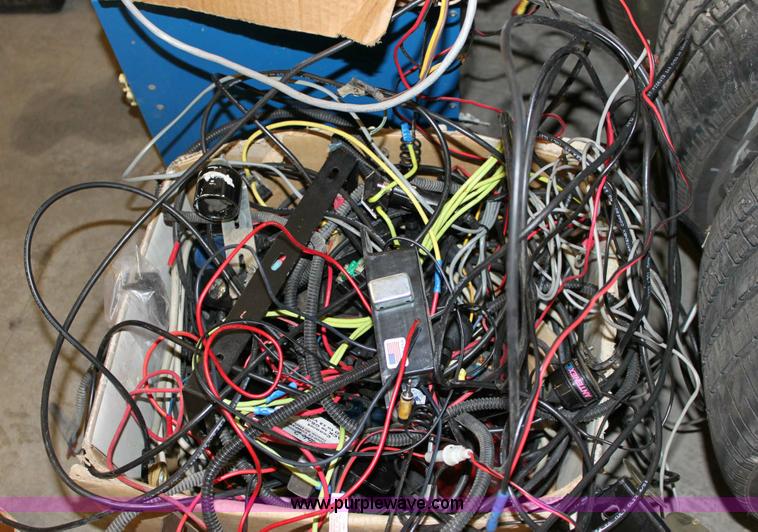 image for item 6159 Assorted electronics