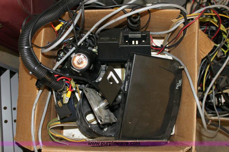 image for item 6159 Assorted electronics