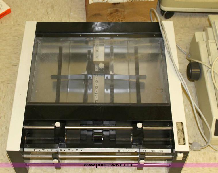 image for item 6163 Duplo S-5130 paper burster