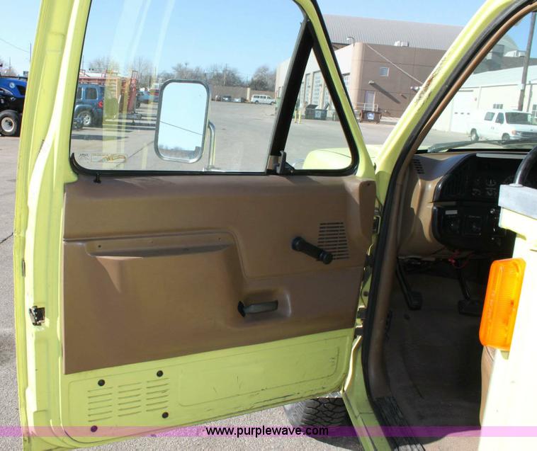 image for item 6530 1989 Ford F350 fire truck