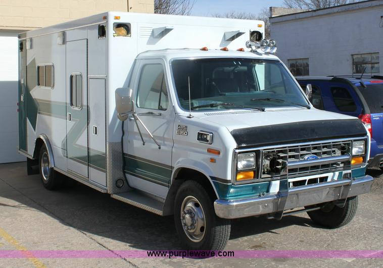 image for item 6553 1991 Ford E-350 ambulance