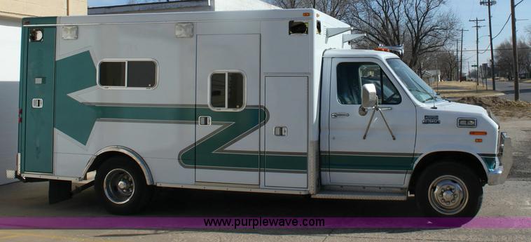image for item 6553 1991 Ford E-350 ambulance
