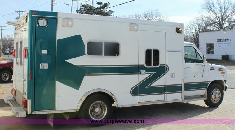 image for item 6553 1991 Ford E-350 ambulance