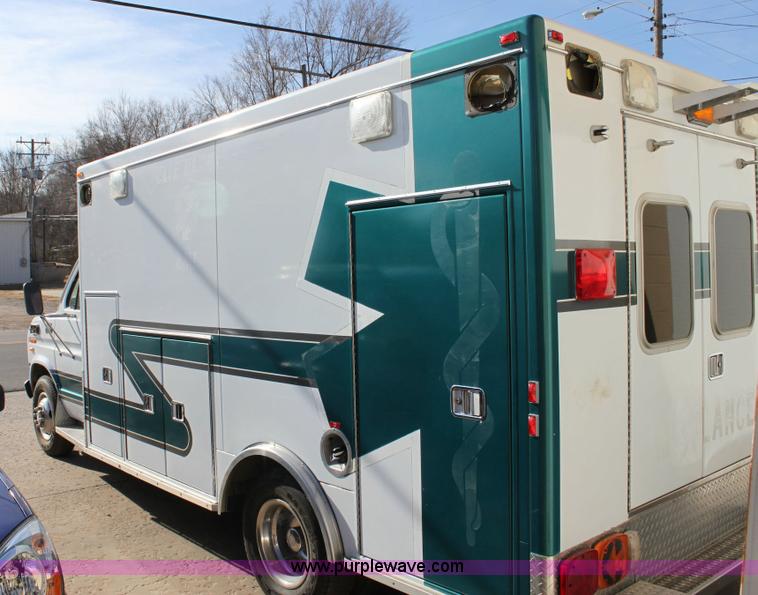 image for item 6553 1991 Ford E-350 ambulance