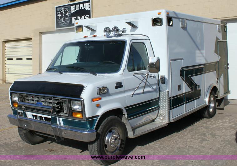 image for item 6553 1991 Ford E-350 ambulance