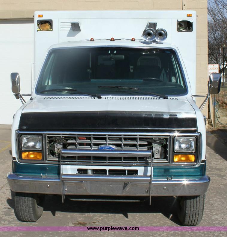 image for item 6553 1991 Ford E-350 ambulance