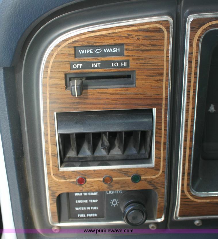 image for item 6553 1991 Ford E-350 ambulance