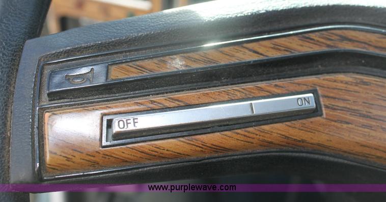 image for item 6553 1991 Ford E-350 ambulance