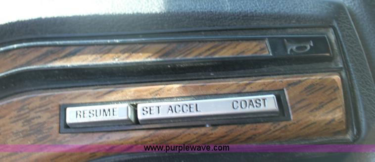 image for item 6553 1991 Ford E-350 ambulance