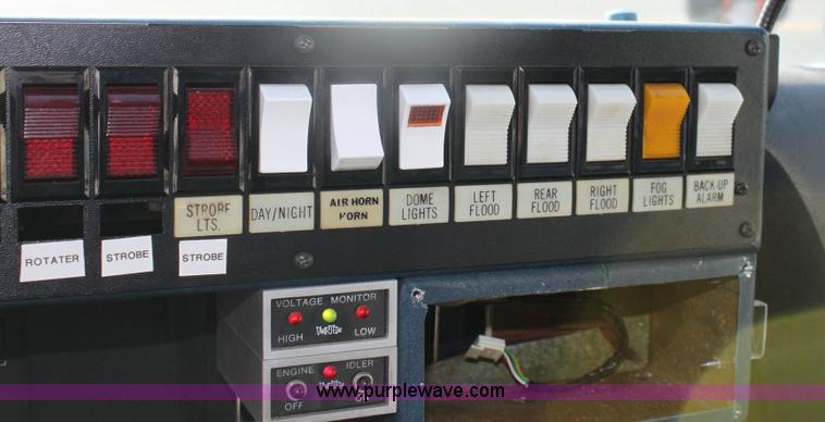 image for item 6553 1991 Ford E-350 ambulance