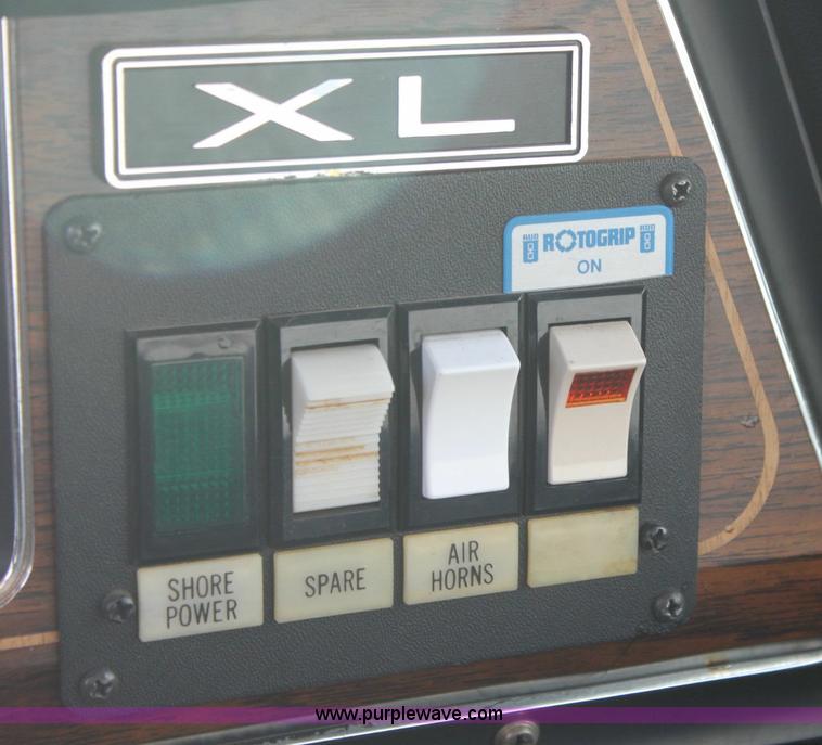 image for item 6553 1991 Ford E-350 ambulance