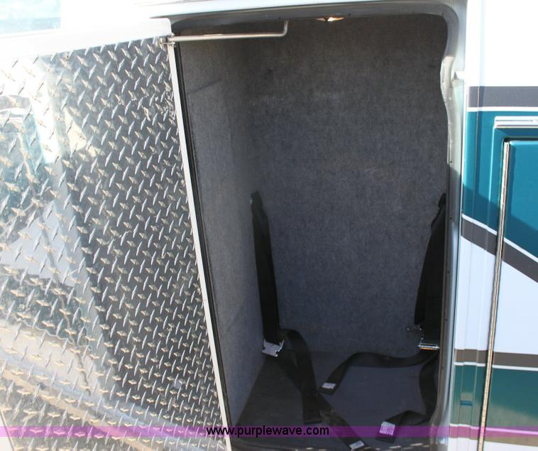 image for item 6553 1991 Ford E-350 ambulance