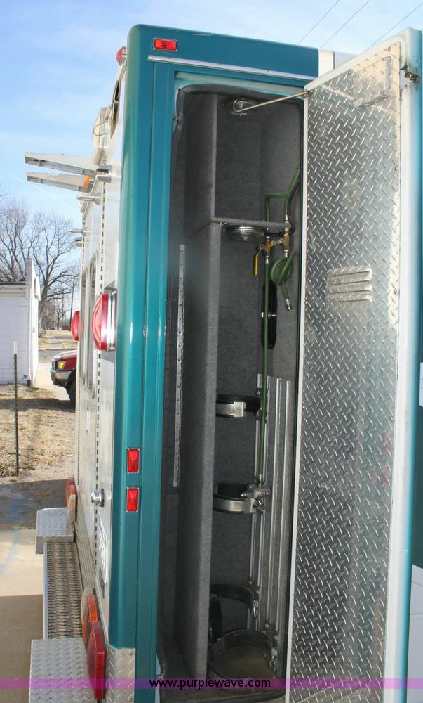 image for item 6553 1991 Ford E-350 ambulance