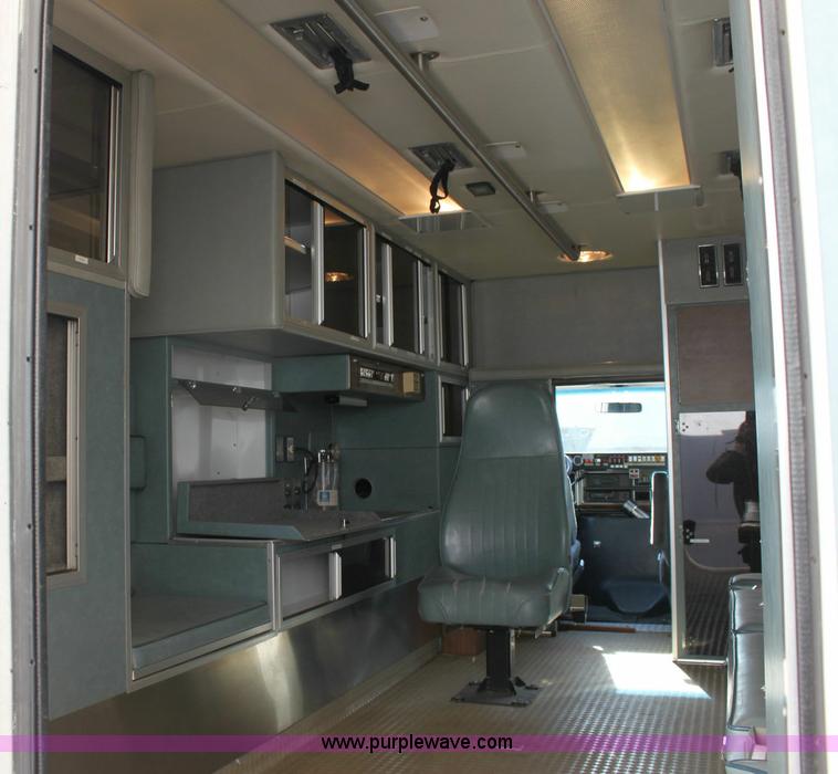 image for item 6553 1991 Ford E-350 ambulance