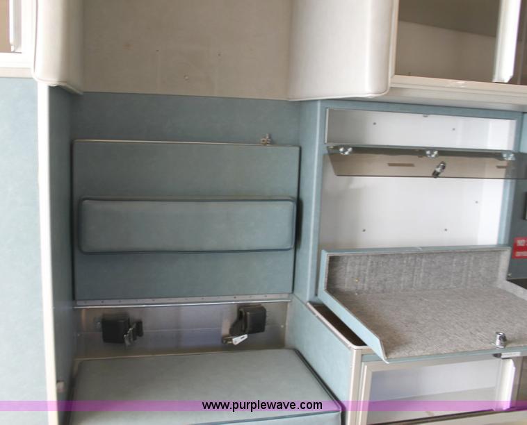 image for item 6553 1991 Ford E-350 ambulance