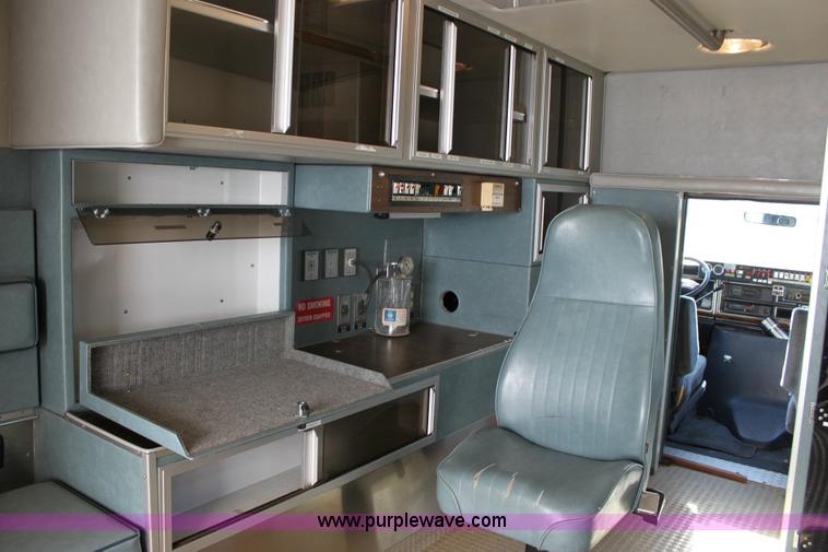 image for item 6553 1991 Ford E-350 ambulance