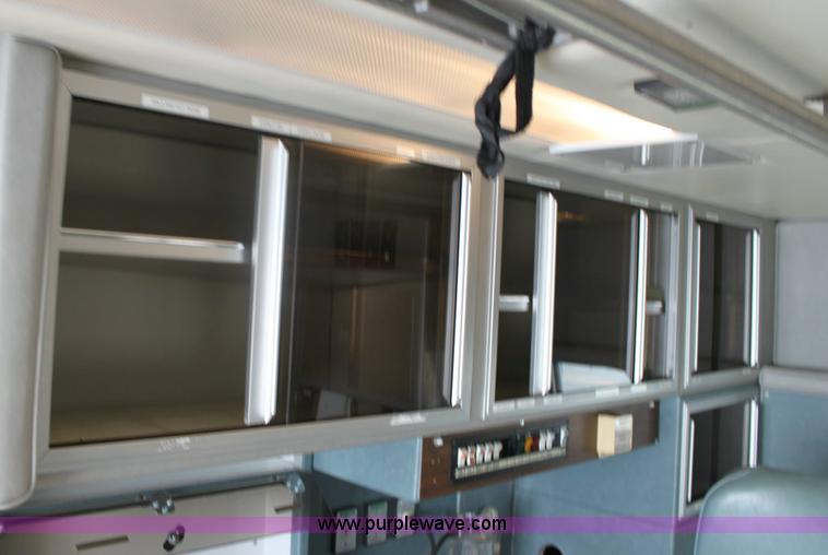 image for item 6553 1991 Ford E-350 ambulance