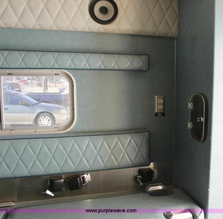 image for item 6553 1991 Ford E-350 ambulance