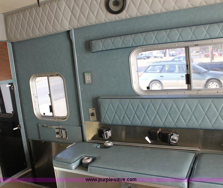 image for item 6553 1991 Ford E-350 ambulance