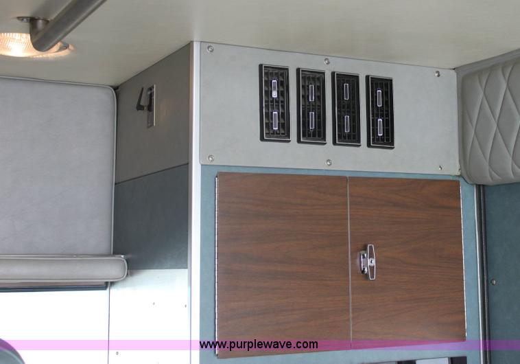 image for item 6553 1991 Ford E-350 ambulance