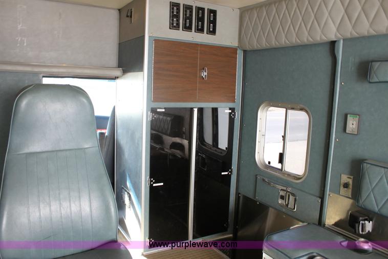 image for item 6553 1991 Ford E-350 ambulance