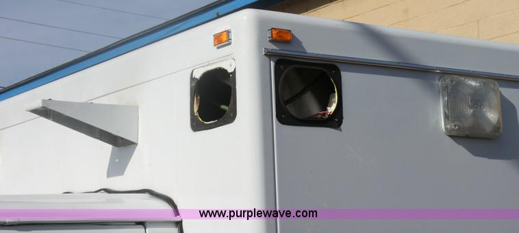 image for item 6553 1991 Ford E-350 ambulance