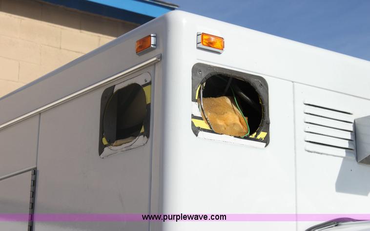 image for item 6553 1991 Ford E-350 ambulance