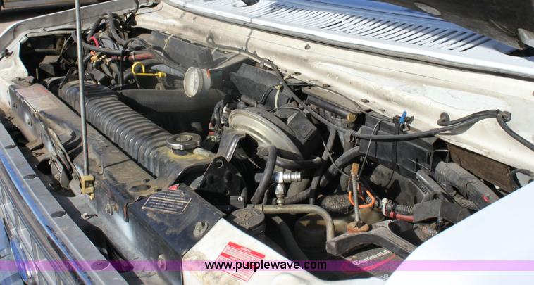 image for item 6553 1991 Ford E-350 ambulance