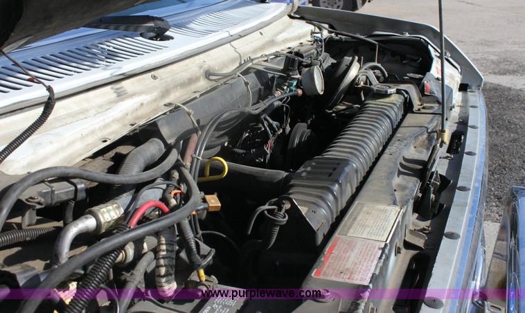 image for item 6553 1991 Ford E-350 ambulance