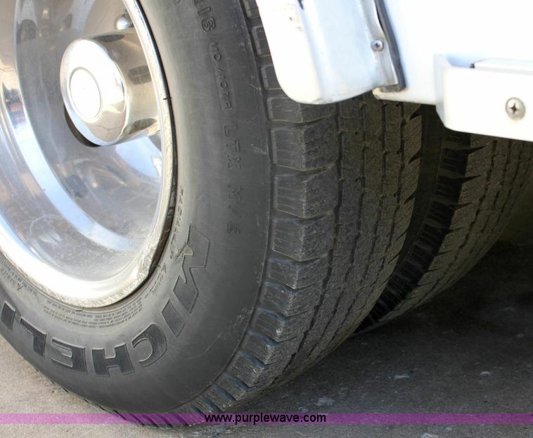 image for item 6553 1991 Ford E-350 ambulance