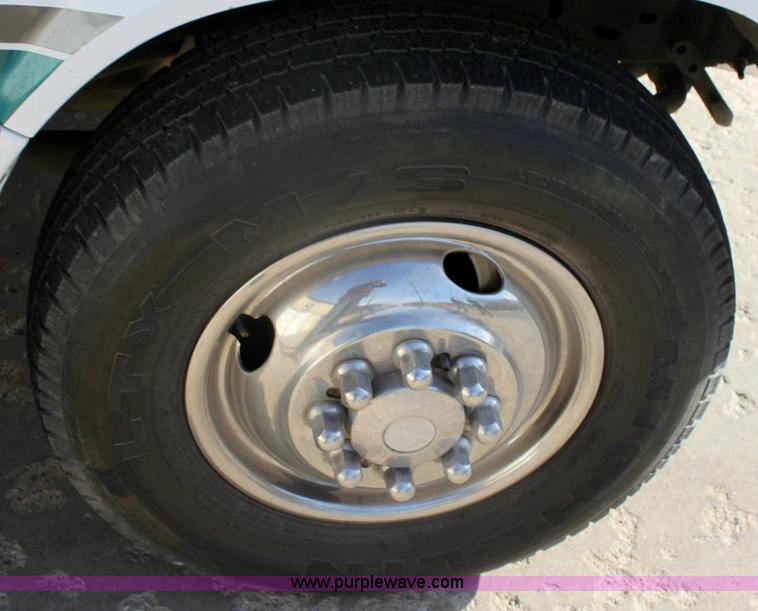 image for item 6553 1991 Ford E-350 ambulance