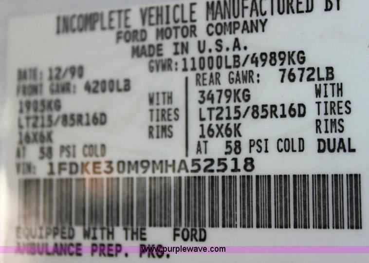 image for item 6553 1991 Ford E-350 ambulance