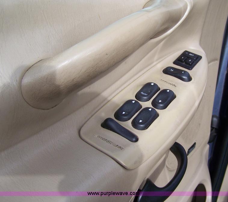 image for item 7491 2001 Ford Eddie Bauer Expedition