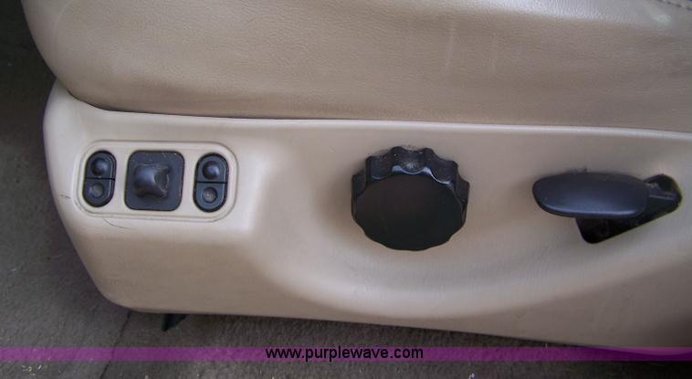 image for item 7491 2001 Ford Eddie Bauer Expedition