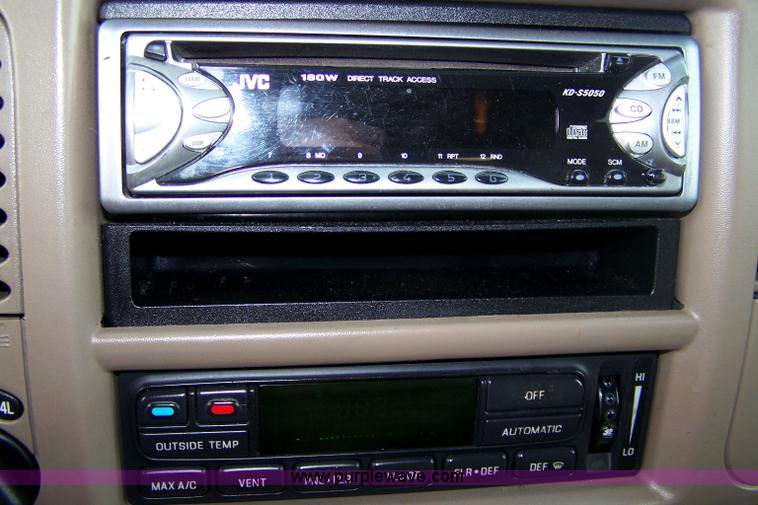 image for item 7491 2001 Ford Eddie Bauer Expedition