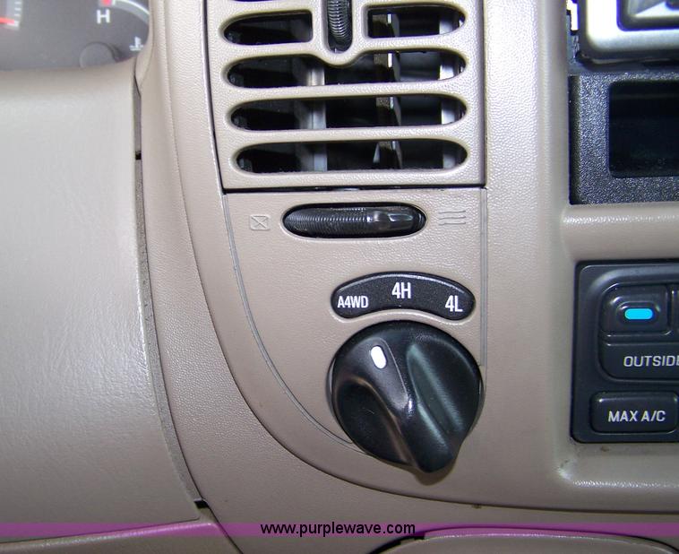 image for item 7491 2001 Ford Eddie Bauer Expedition