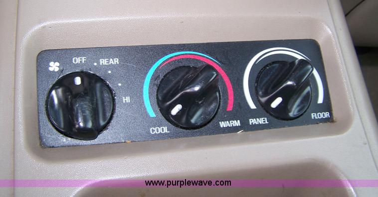 image for item 7491 2001 Ford Eddie Bauer Expedition